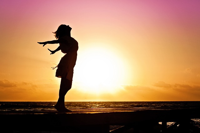 femme dans une plage