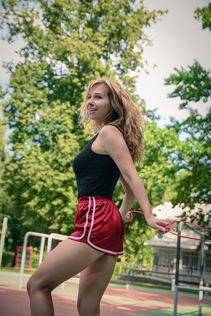 femme qui saute a la corde